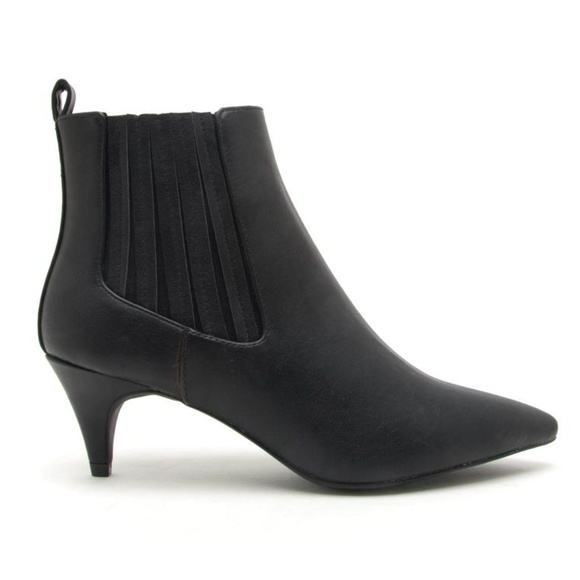 NIB Qupid Low Heel Vegan Leather Ruched Bootie in Black - Picture 1 of 4